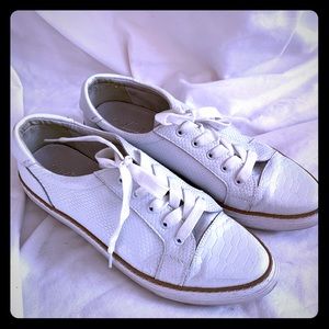 Anthropologie white croc leather sneaker Sz10